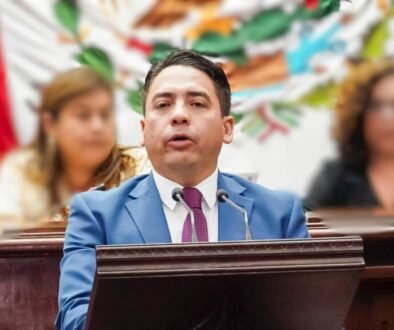 Diputado Iván Arévalo Vera presenta iniciativa para regular el derecho de vía, mejora del entorno y la seguridad vial en Michoacán