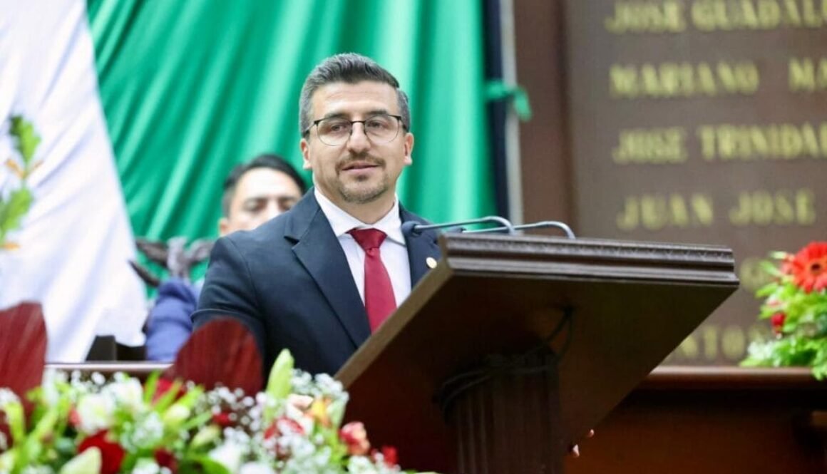 Toño Mendoza reconoce avances en Michoacán durante el 4º Informe del Gobernador Alfredo Ramírez Bedolla Toño Mendoza reconoce avances en Michoacán durante el 4º Informe del Gobernador Alfredo Ramírez Bedolla