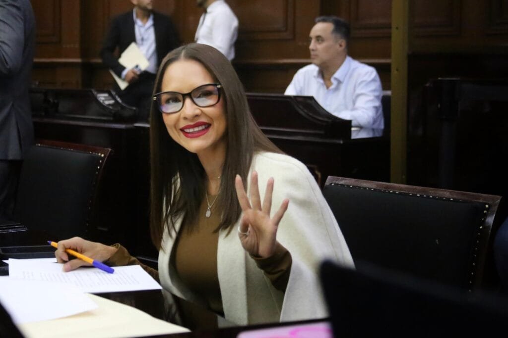La imagen actual no tiene texto alternativo. El nombre del archivo es: WhatsApp-Image-2025-10-10-at-10.28.11-AM-scaled.jpeg